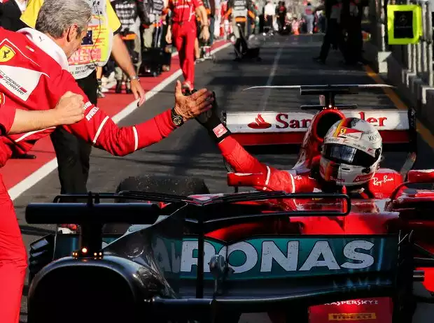 Sebastian Vettel, Maurizio Arrivabene Titel-Bild zur News: Sebastian Vettel, Maurizio Arrivabene