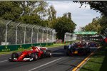 Kimi Räikkönen (Ferrari) und Max Verstappen (Red Bull) 