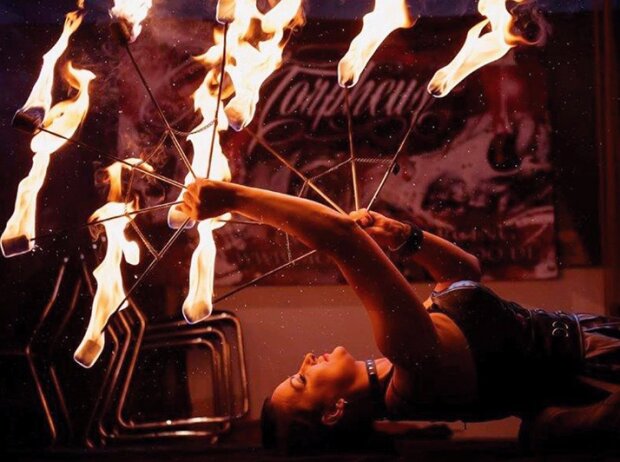 Feuer-Artistin Feuer-Artistin