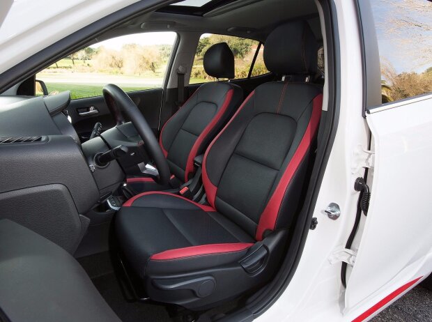 Innenraum und Vordersitze des Kia Picanto GT Line 2017 Innenraum und Vordersitze des Kia Picanto GT Line 2017