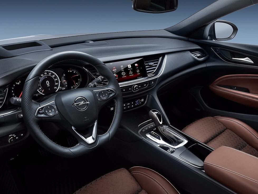 Innenraum und Cockpit des Opel Insignia Country Tourer 2017