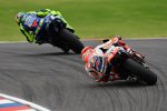 Marc Marquez hinter Valentino Rossi 