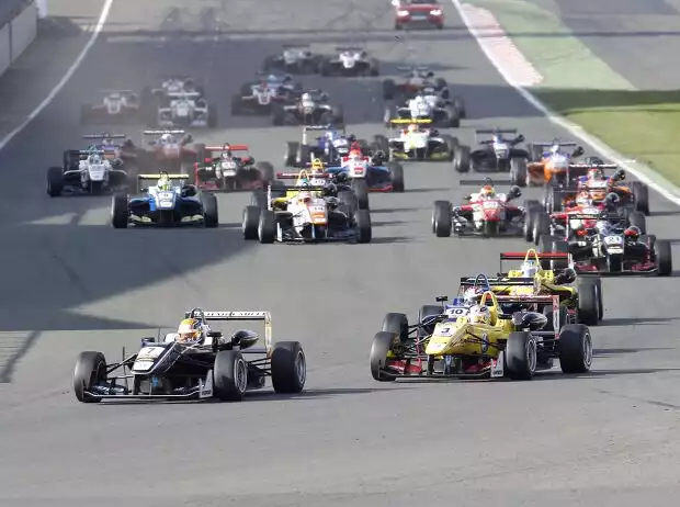 Formel 3, Start Titel-Bild zur News: Formel 3, Start
