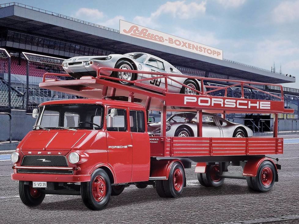 Opel Blitz ?Porsche-Renntransporter? von Schuco (1:43; die beiden Rennwagen gehören nicht zum Modell)