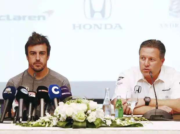 Fernando Alonso, Zak Brown Titel-Bild zur News: Fernando Alonso, Zak Brown