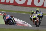 Maverick Vinales vor Cal Crutchlow und Valentino Rossi 