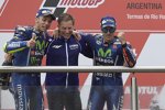 Valentino Rossi, Lin Jarvis und Maverick Vinales