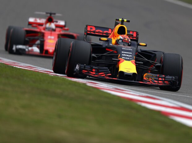 Titel-Bild zur News: Max Verstappen vor Sebastian Vettel