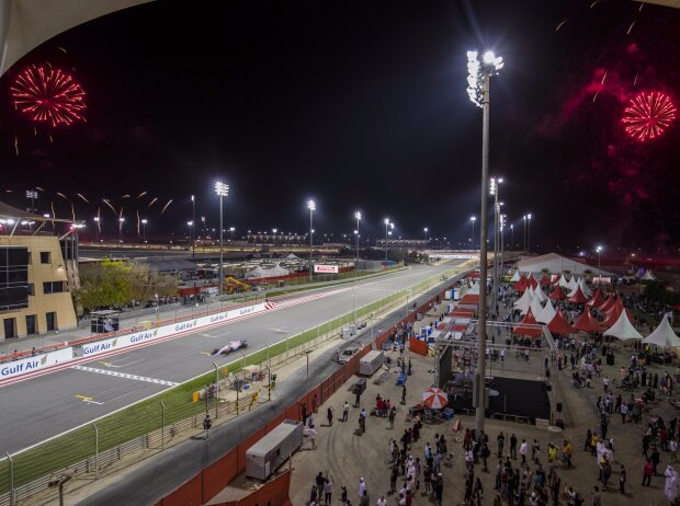 Titel-Bild zur News: Feuerwerk beim Bahrain-Grand-Prix