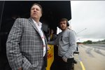 Zak Brown und Fernando Alonso (McLaren) 