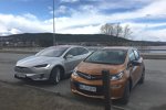 Tesla Model S und Opel-Ampera-e: auf gutes Nebeneinander, zumindest in Norwegen 