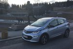 König Harald V von Norwegen und Opel Ampera-e: zwei Langläufer am Holmenkollen 