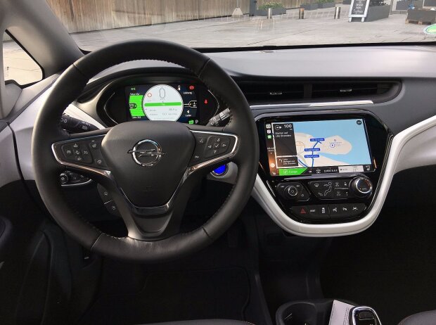 Innenraum und Cockpit des Opel-Ampera-e 