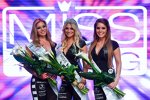 Die Entscheidung ist gefallen: Miss Tuning 2017 ist Vanessa Schmitt aus Bruchsal (Mitte), links die Zweitplatzierte Viktoria Fischer aus Schwabmünchen und die Drittplatzierte Kerstin Sturm aus Leiblfing, rechts.