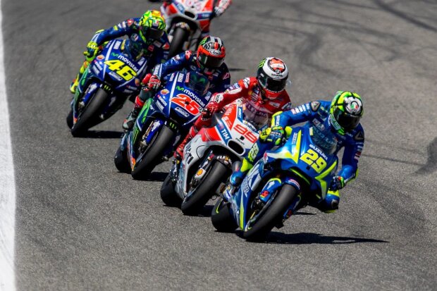  ~Andrea Iannone vor Jorge Lorenzo ~       