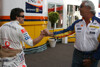 Bild zum Inhalt: Als Leibwache: Briatore begleitet Alonso zum Indy 500