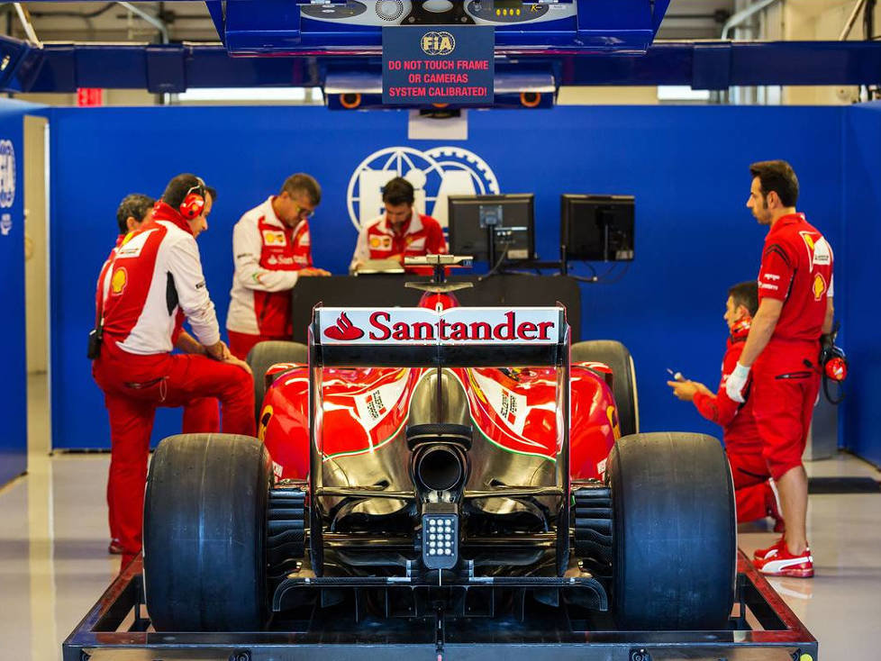 Ferrari bei technischer Abnahme