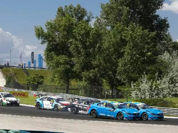 Nestor Girolami, Nick Catsburg, Robert Huff, Kollision Titel-Bild zur News: Nestor Girolami, Nick Catsburg, Robert Huff, Kollision