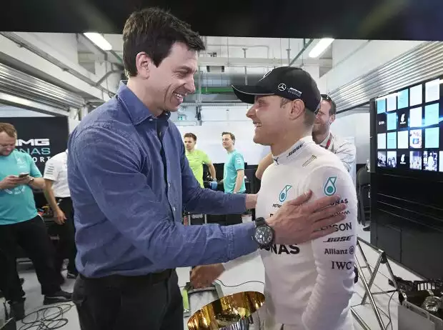 Toto Wolff, Valtteri Bottas Titel-Bild zur News: Toto Wolff, Valtteri Bottas