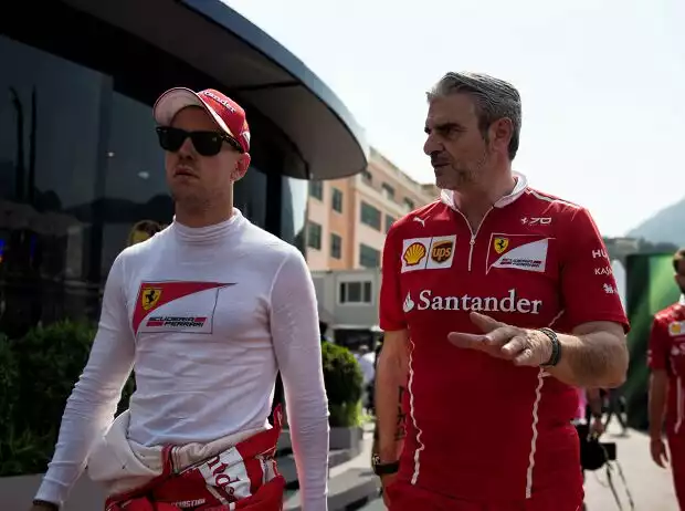 Sebastian Vettel, Maurizio Arrivabene Titel-Bild zur News: Sebastian Vettel, Maurizio Arrivabene