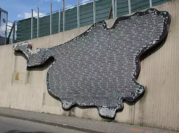 Nürburgring, Siegertafel, Namen Titel-Bild zur News: Nürburgring, Siegertafel, Namen