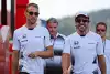 Bild zum Inhalt: Button scherzt mit Alonso am Funk: "Ich pisse in dein Auto!"