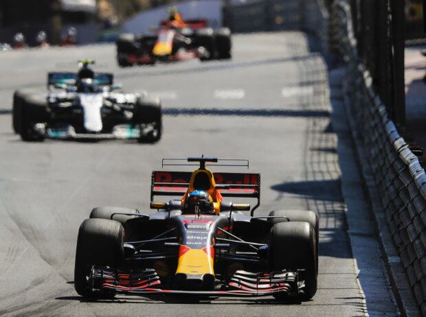 Daniel Ricciardo, Valtteri Bottas Daniel Ricciardo, Valtteri Bottas