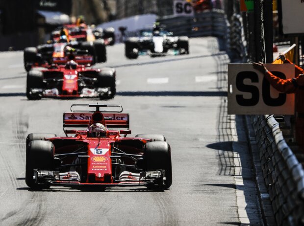 Sebastian Vettel, Kimi Räikkönen Sebastian Vettel, Kimi Räikkönen