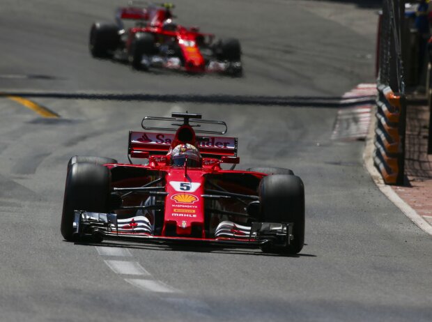 Sebastian Vettel, Kimi Räikkönen Sebastian Vettel, Kimi Räikkönen