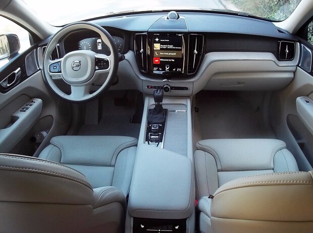 Innenraum und Cockpit des Volvo XC60 2017