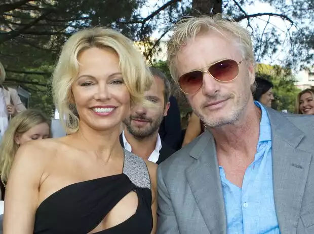 Liam Cunningham, Pamela Anderson und Eddie Irvine Titel-Bild zur News: Liam Cunningham, Pamela Anderson und Eddie Irvine