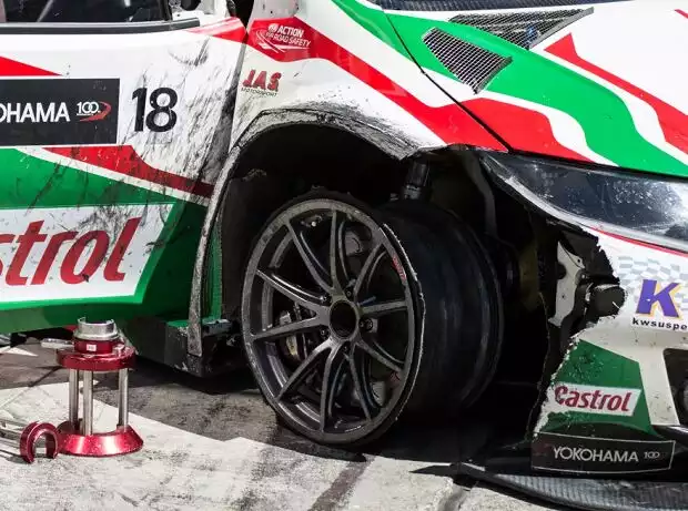 Tiago Monteiro, Reifenschaden Titel-Bild zur News: Tiago Monteiro, Reifenschaden
