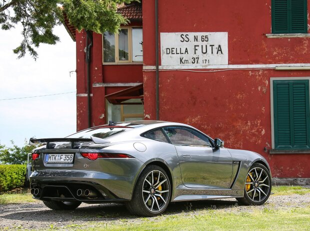 Jaguar F-Type Coupé SVR