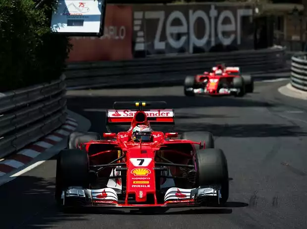 Titel-Bild zur News: Sebastian Vettel, Kimi Räikkönen