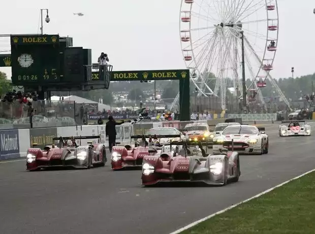 Tom Kristensen, Mike Rockenfeller, Marcel Fässler, Rinaldo Capello, Allan McNish, Romain Dumas, Benoit Treluyer, Zieldurchfahrt Titel-Bild zur News: Tom Kristensen, Mike Rockenfeller, Marcel Fässler, Rinaldo Capello, Allan McNish, Romain Dumas, Benoit Treluyer, Zieldurchfahrt