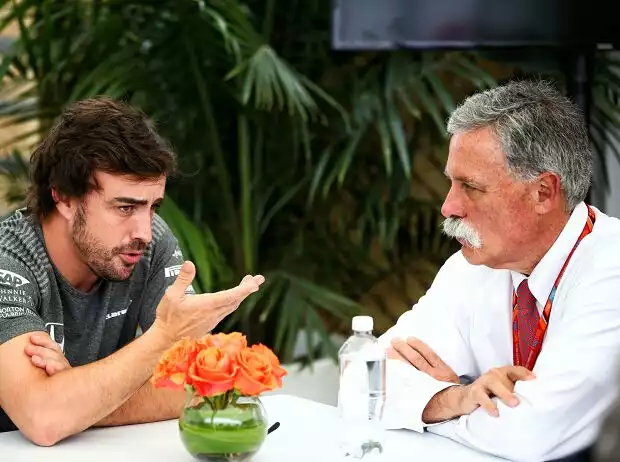 Fernando Alonso, Chase Carey Titel-Bild zur News: Fernando Alonso, Chase Carey