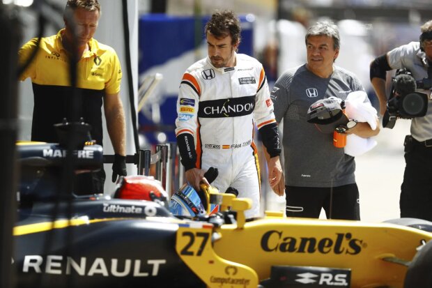Fernando Alonso Nico Hülkenberg McLaren McLaren Honda F1 ~Fernando Alonso (McLaren) und Nico Hülkenberg (Renault) ~ Fernando Alonso Nico Hülkenberg McLaren McLaren Honda F1 ~Fernando Alonso (McLaren) und Nico Hülkenberg (Renault) ~