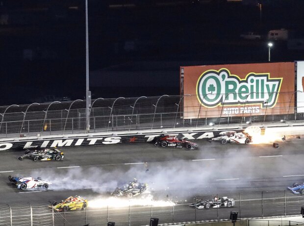 Ryan Hunter-Reay, Tristan Vautier, Ed Carpenter, J.R. Hildebrand, Massencrash Ryan Hunter-Reay, Tristan Vautier, Ed Carpenter, J.R. Hildebrand, Massencrash