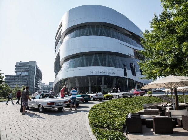 Titel-Bild zur News: Markenoffenes Klassikertreffen Cars & Coffee am Mercedes-Benz-Museum