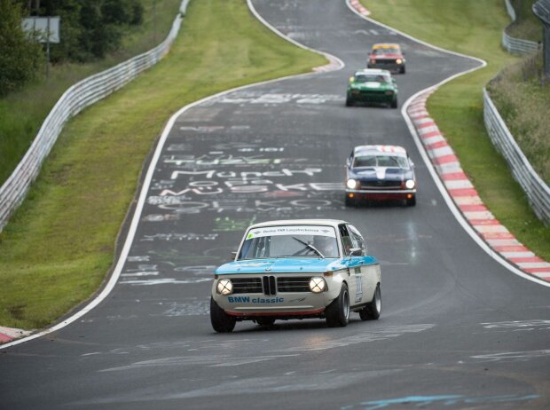 Das legendäre Eifelrennen am 19. Juni 1927 war das erste große Automobilrennen auf dem Nürburgring. 90 Jahre später feiert es als dreistündiger Lauf für Old- und Youngtimer Geburtstag