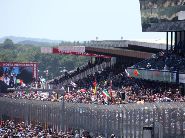 Titel-Bild zur News: Zuschauer bei den 24 Stunden von Le Mans