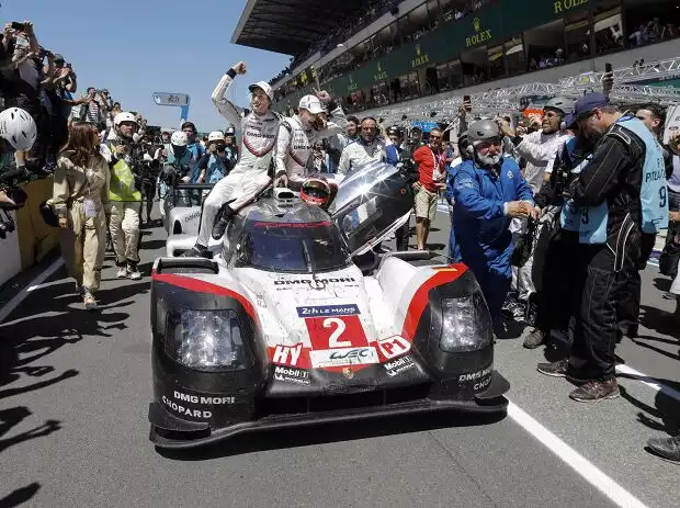 Mit Unterstützung von Michelin triumphieren Timo Bernhard, Brendon Hartley und Earl Bamber bei den 24 Stunden von Le Mans 2017 Titel-Bild zur News: Mit Unterstützung von Michelin triumphieren Timo Bernhard, Brendon Hartley und Earl Bamber bei den 24 Stunden von Le Mans 2017