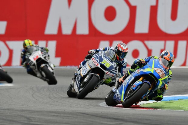 Alex Rins  ~Alex Rins  vor Loris Baz ~    