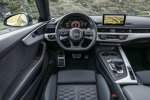Innenraum und Cockpit des Audi RS5 Coupé 2017
