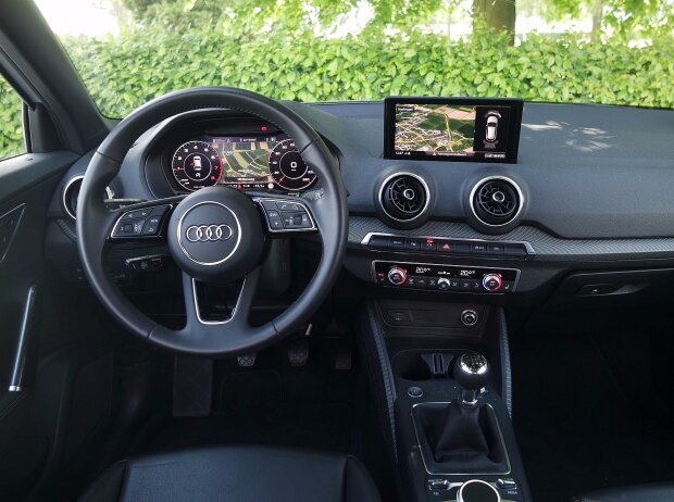 Cockpit des Audi Q2 1.0 TFSI 2017
