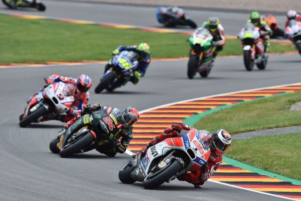 Jorge Lorenzo Yamaha Yamaha Factory Racing MotoGPDucati Ducati Superbike ~Jorge Lorenzo vor Jonas Folger und Danilo Petrucci ~ Jorge Lorenzo Yamaha Yamaha Factory Racing MotoGPDucati Ducati Superbike ~Jorge Lorenzo vor Jonas Folger und Danilo Petrucci ~