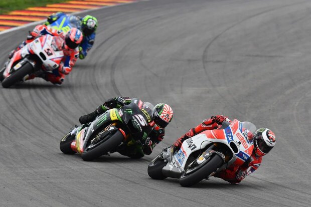 Jorge Lorenzo Yamaha Yamaha Factory Racing MotoGPDucati Ducati Superbike ~Jorge Lorenzo vor Johann Zarco ~ Jorge Lorenzo Yamaha Yamaha Factory Racing MotoGPDucati Ducati Superbike ~Jorge Lorenzo vor Johann Zarco ~
