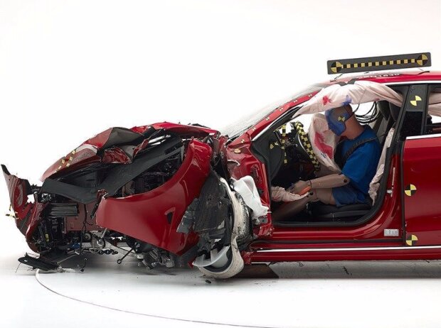 Titel-Bild zur News: Tesla Model S Crash-Test