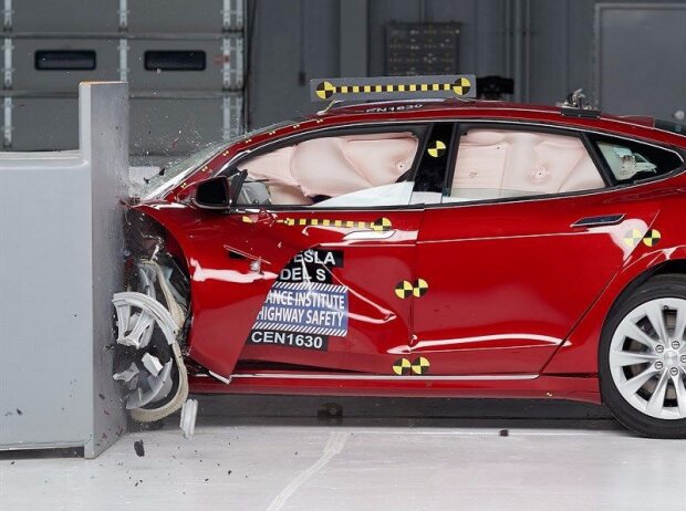 Tesla Model S Crash