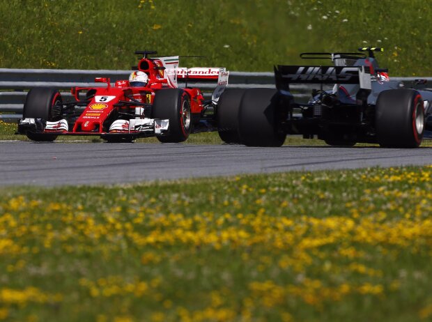 Kevin Magnussen, Sebastian Vettel Kevin Magnussen, Sebastian Vettel